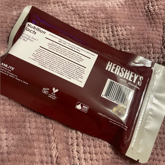 Glamlite Hershey’s Milk Chocolate Face & Body Bronzer - Picture 2 of 7